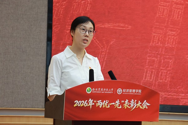 胡巧娟主持.JPG